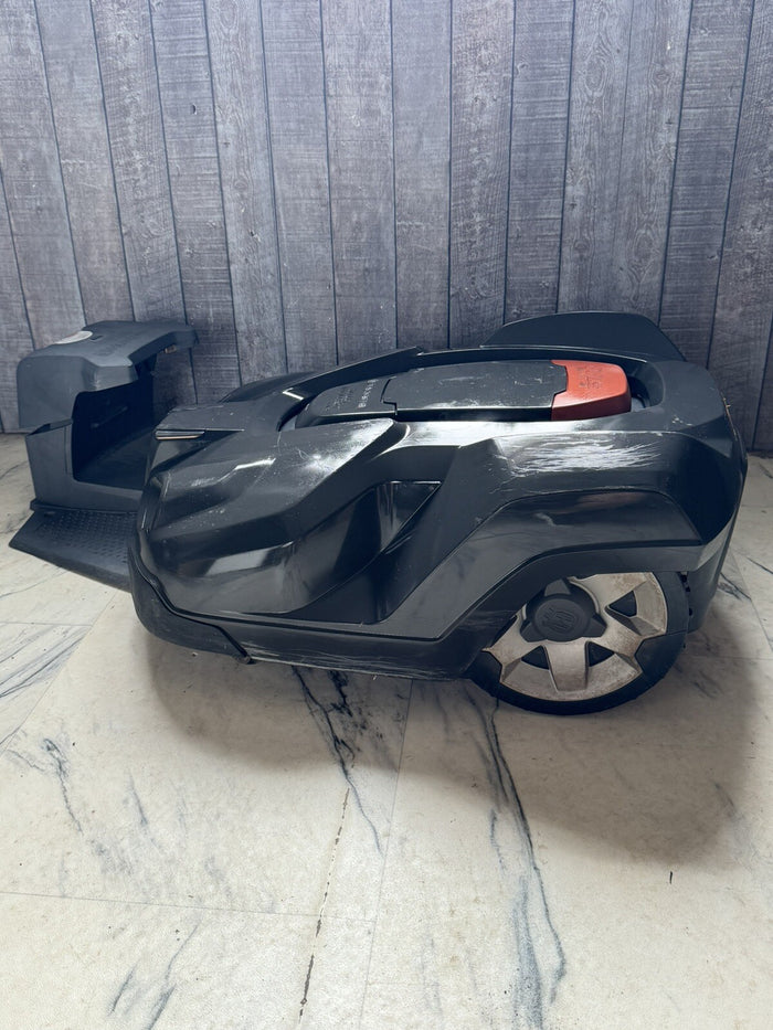 Husqvarna Automower 330X GPS Mähroboter bis 3200 m² gebraucht Bj 2014